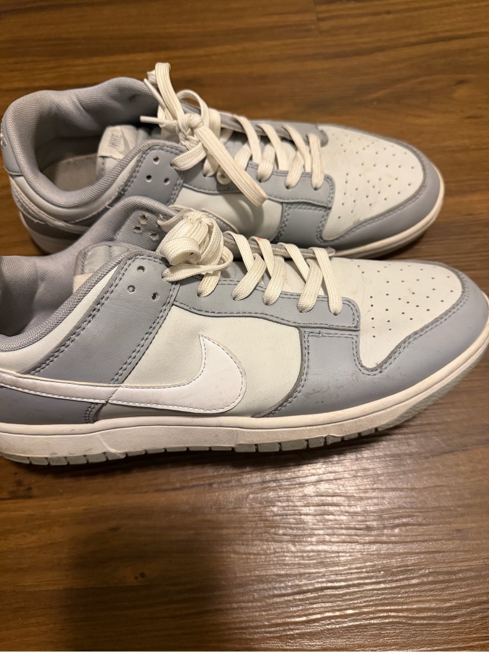 Nike Low-Top Sneakers in White and Light Gray